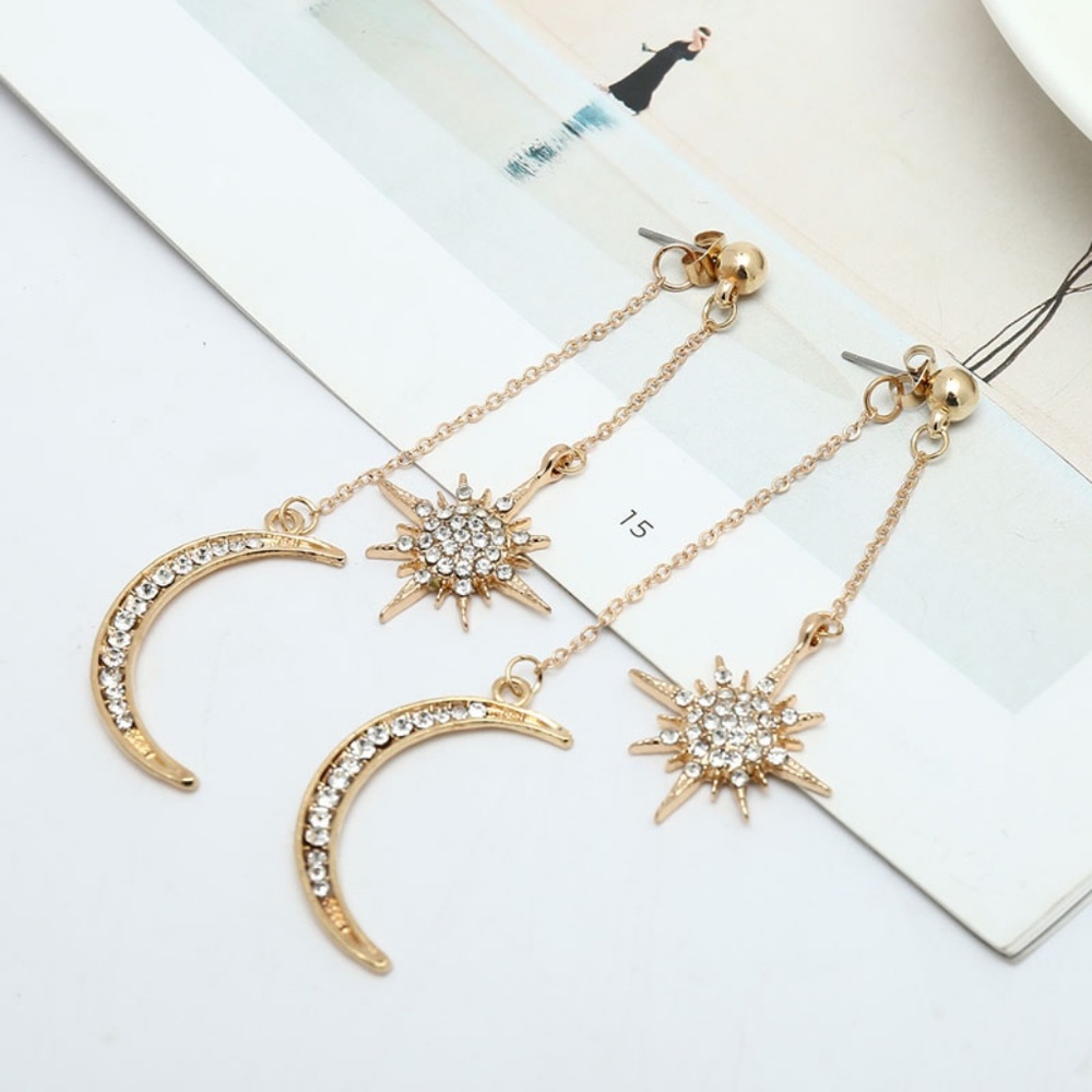 🌙Moon and Star Drop Earrings - Picture 3 of 10